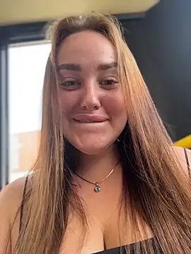 Chat XXX en directo de KiraSunshine