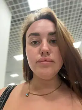 Chat +18 de KiraSunshine ao vivo
