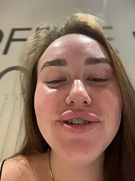 KiraSunshine's Live XXX Chat