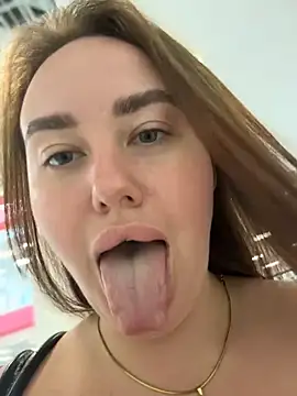 Chat XXX en directo de KiraSunshine
