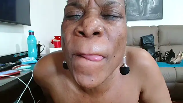 عرض كام Hotcougar