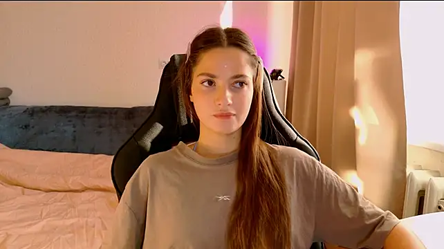 KiraVair Chat XXX live