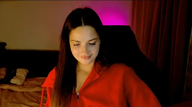 KiraVair Adlı Modelin Canlı XXX Sohbeti