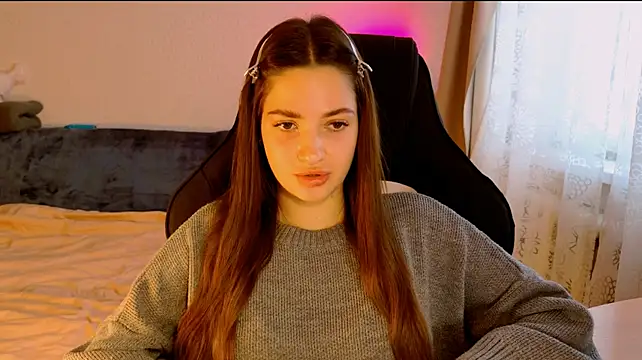 Chatroom XXX en direct de KiraVair
