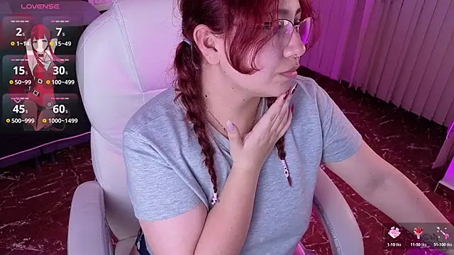 littlee_red élő XXX-chatje