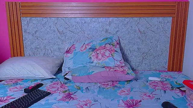 חדר צ'אט בשידור חי של matureahomegirl