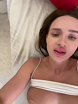 Show modela LillyNatty18 na web-kameri
