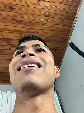 Emiliano_Reyes Show Webcam