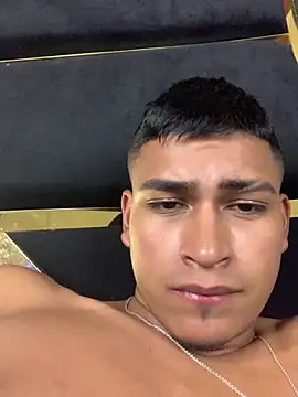 Emiliano_Reyes 在線直播表演