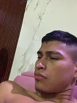 Emiliano_Reyes Show Webcam