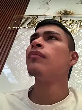 Emiliano_Reyes 在線直播表演