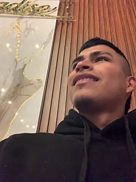 Emiliano_Reyes 在線直播表演