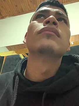 Emiliano_Reyes Show in webcam