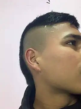 Emiliano_Reyes Show in webcam