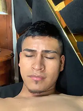 Emiliano_Reyes Adlı Modelin Web Kamerası Şovu