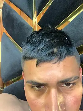 Emiliano_Reyes Show in webcam