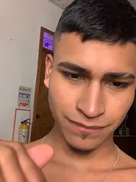 Emiliano_Reyes Adlı Modelin Web Kamerası Şovu