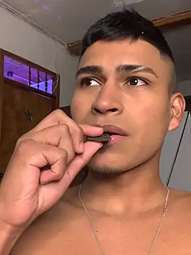 Emiliano_Reyes 网络视讯表演