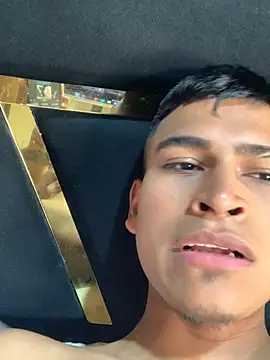 Emiliano_Reyes 在線直播表演