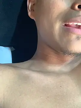 Emiliano_Reyes Adlı Modelin Web Kamerası Şovu