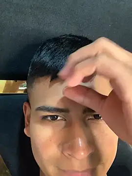 Emiliano_Reyes Show in webcam