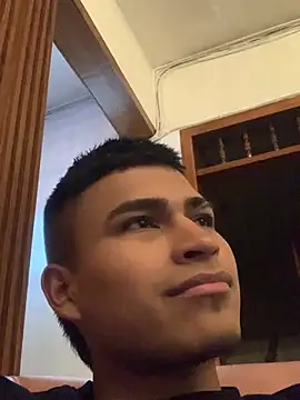 Emiliano_Reyesのウェブカメラショー