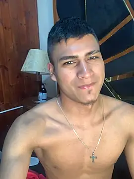 Emiliano_Reyes Show in webcam