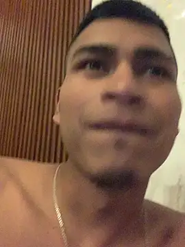 Emiliano_Reyes Show in webcam