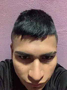 Emiliano_Reyes ওয়েবক্যাম শো