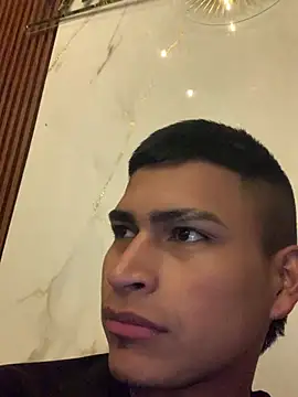 Emiliano_Reyes 在線直播表演
