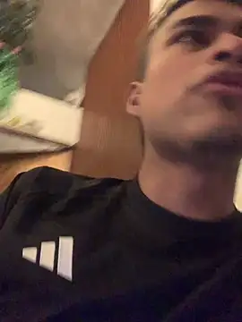 Emiliano_Reyesのウェブカメラショー