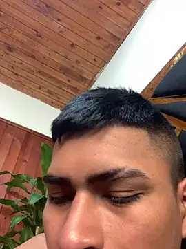 Emiliano_Reyesのウェブカメラショー