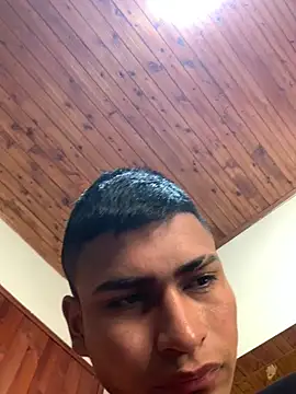 Emiliano_Reyesのウェブカメラショー