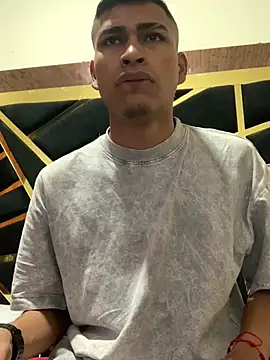 Emiliano_Reyes webcam show