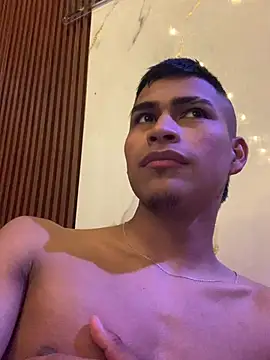 Emiliano_Reyesのウェブカメラショー