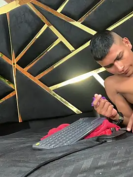 Emiliano_Reyesのウェブカメラショー