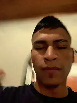 Emiliano_Reyes Adlı Modelin Web Kamerası Şovu