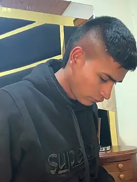 Emiliano_Reyes Pertunjukan Webcam