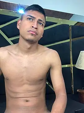 Emiliano_Reyes 在線直播表演