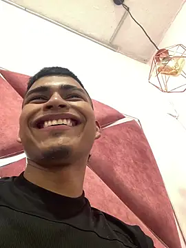 Emiliano_Reyes 在線直播表演