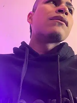 Emiliano_Reyes Adlı Modelin Web Kamerası Şovu