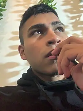 Emiliano_Reyes Webcam-Show