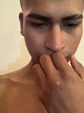 Emiliano_Reyes Adlı Modelin Web Kamerası Şovu