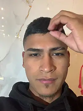 Emiliano_Reyes Show Webcam