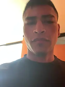 Emiliano_Reyesのウェブカメラショー