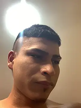 Emiliano_Reyes 在線直播表演