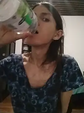 Show modela SophieMayne na web-kameri