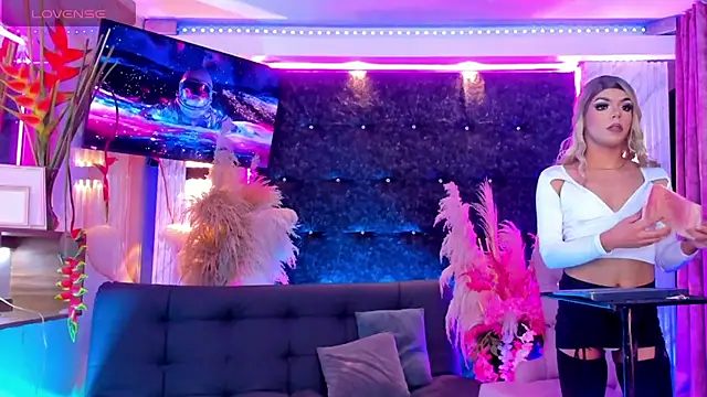 Queens_Wonders_Blonders Webcam-Show