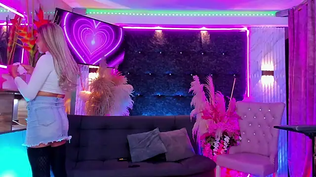 Queens_Wonders_Blonders Webcam show