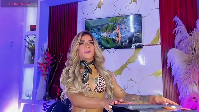 Queens_Wonders_Blonders: вебкам-шоу